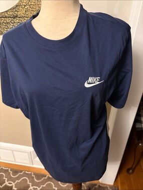 Nike Navy Blue Crewneck T-Shirt with White Swoosh new with tags